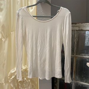 Lulus off white open back long sleeve top. Size medium. new. Stretch material.